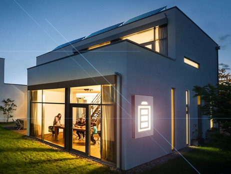 Como uma bateria solar pode beneficiar minha casa?