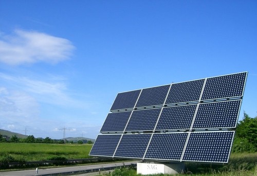 Quais são as vantagens e desvantagens da energia solar?
    