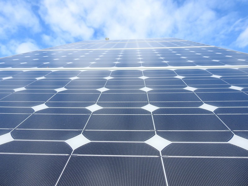 Suíça planeja implantar sistemas fotovoltaicos ao longo de rodovias e ferrovias